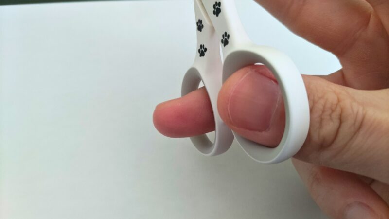 ハンドルに適正な指を入れる画像