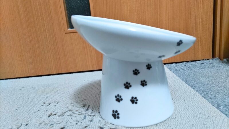 猫用　脚付にゃにゃめフードボウル　ハイタイプのデザイン全体の様子