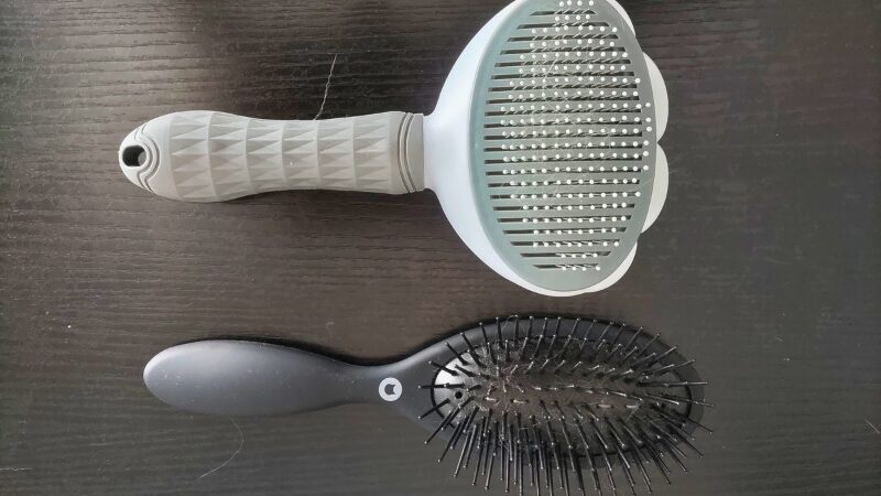 猫壱ブラシとスリッカーブラシの比較