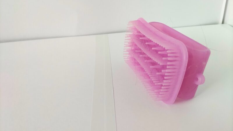 メインクーンのブラッシング練習用として実際に購入したラバーブラシの画像